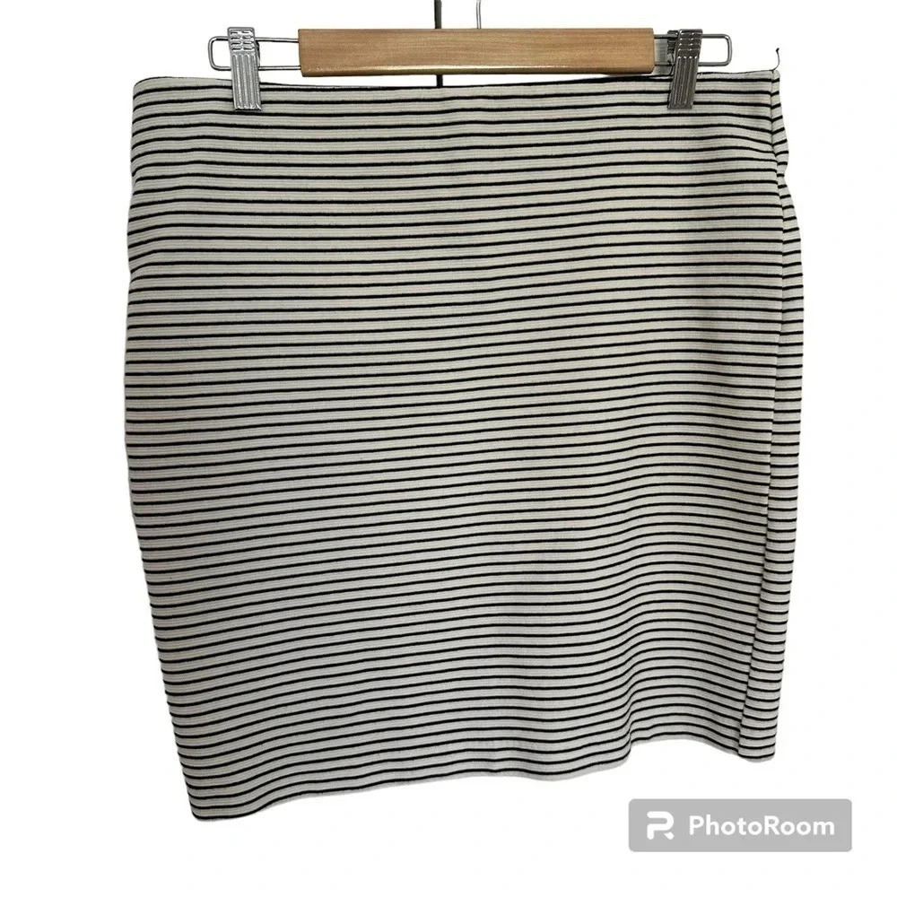 Ann Taylor LOFT Petite Pencil Skirt Black & White Stripped Size LP